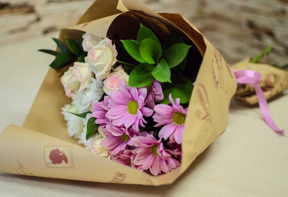 Букет цветов из: Розы и Хризантемы в Абрау-Дюрсо