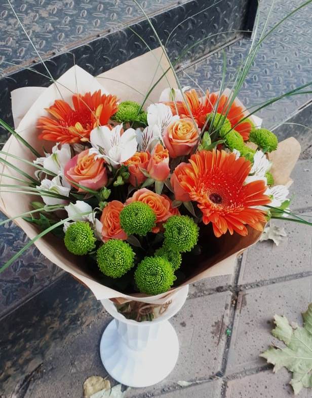 Букет цветов из: Герберы, Хризантемы, Альстромерии и Розы в Абрау-Дюрсо