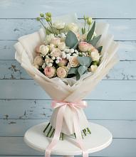 Букет цветов из:  Розы и Лизиантусы в Абрау-Дюрсо