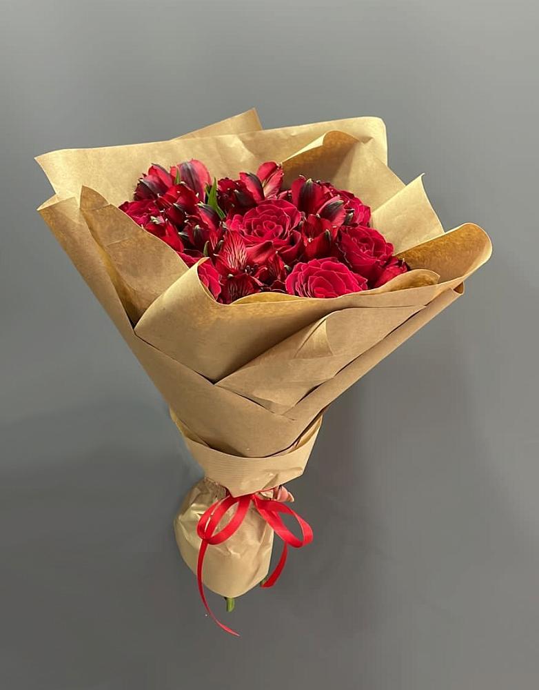 Букет цветов из: Альстромерии и Розы в Абрау-Дюрсо