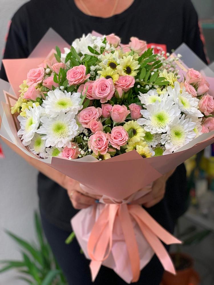 Букет цветов из: Розы и Хризантемы в Абрау-Дюрсо