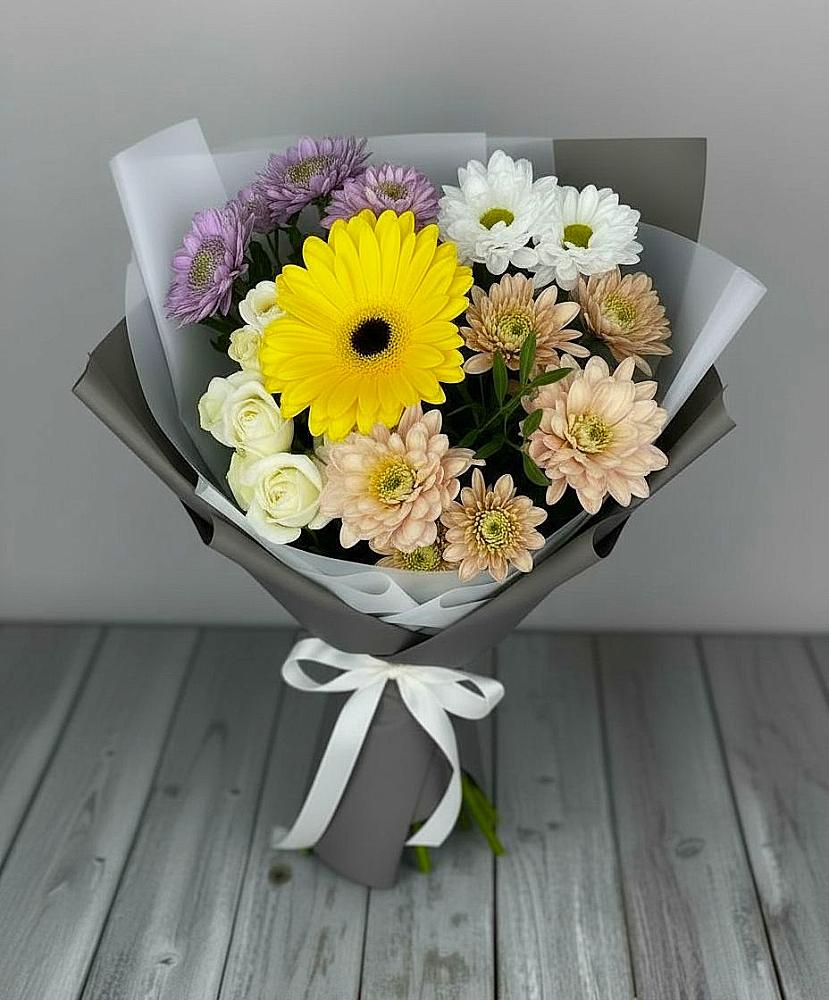 Букет цветов из: Розы, Герберы и Хризантемы в Абрау-Дюрсо