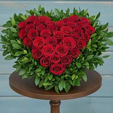 Цветочная композиция из Розы в виде сердца в Абрау-Дюрсо