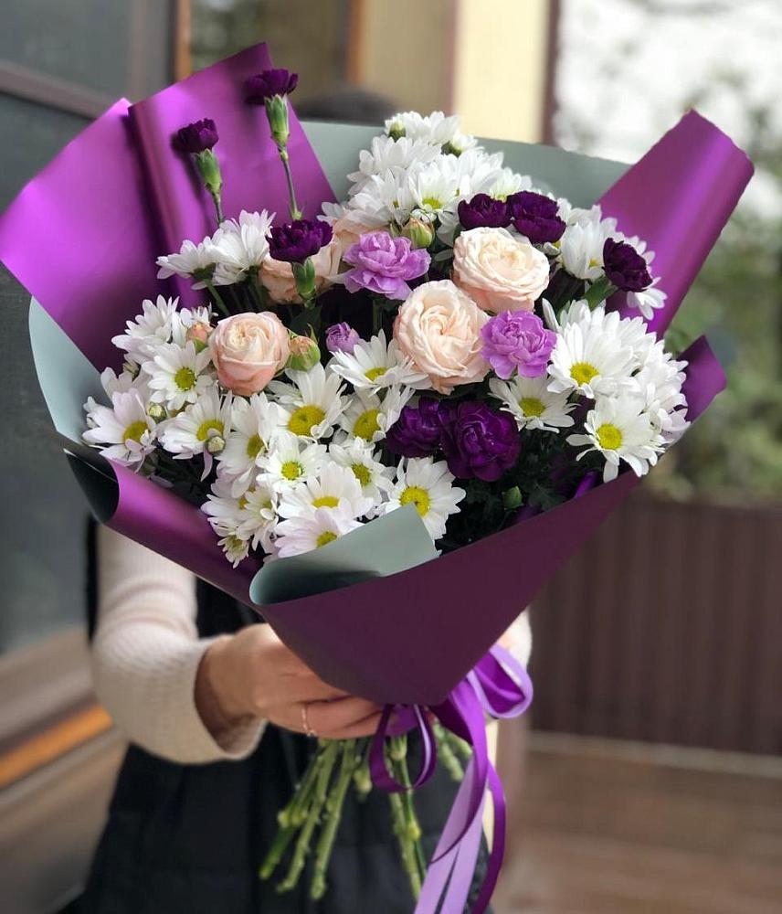 Букет цветов из: Хризантемы, Гвоздики и Розы в Абрау-Дюрсо