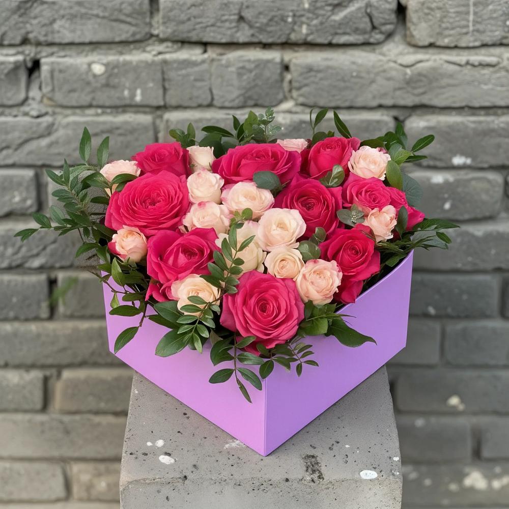 Цветочная композиция из Розы в коробке в Абрау-Дюрсо