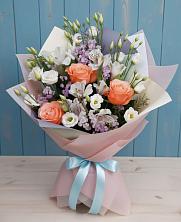 Букет цветов из:  Лизиантусы, Розы, Альстромерии и Гипсофила в Абрау-Дюрсо