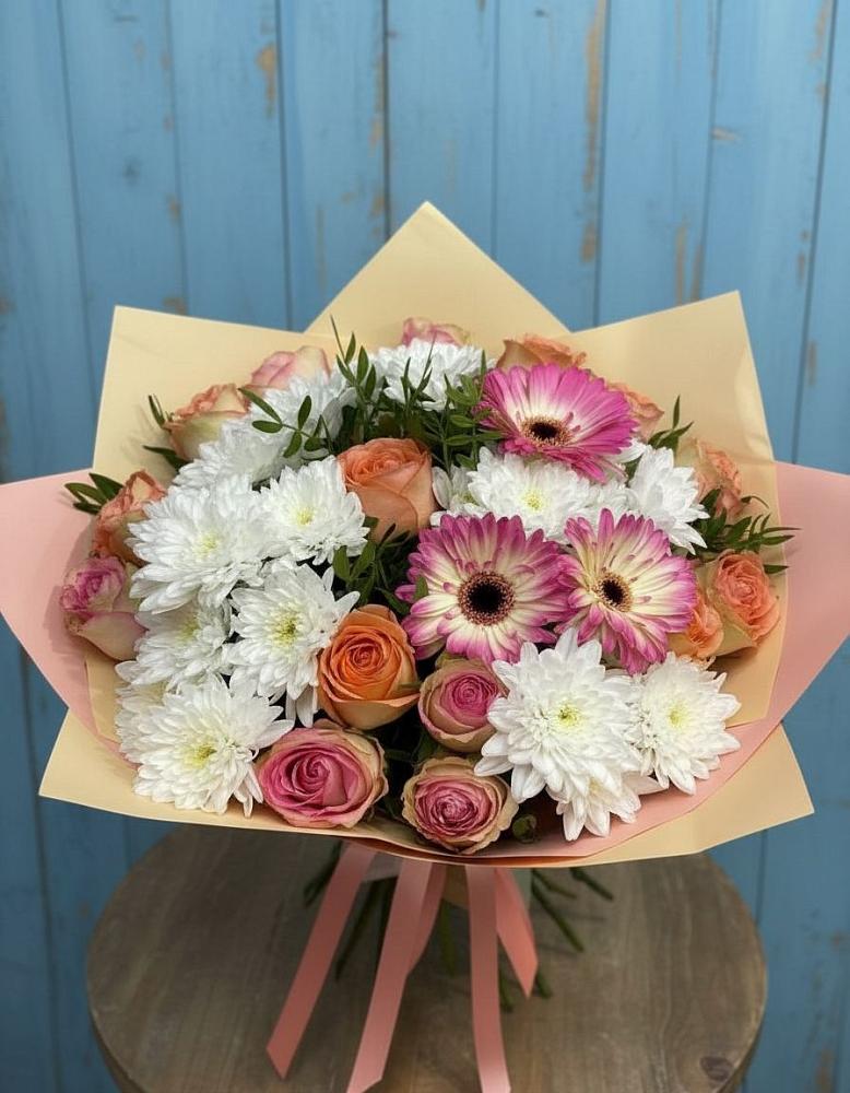 Букет цветов из: Розы, Герберы и Хризантемы в Абрау-Дюрсо