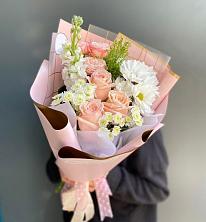 Букет цветов из:  Хризантемы и Розы в Абрау-Дюрсо