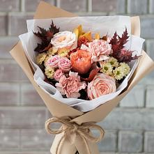 Букет цветов из:  Гвоздики, Хризантемы и Розы в Абрау-Дюрсо