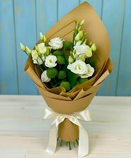 Букет цветов из:  Хризантемы и Лизиантусы в Абрау-Дюрсо