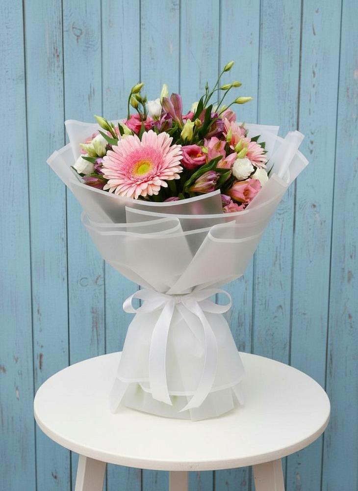 Букет цветов из: Герберы, Альстромерии и Лизиантусы в Абрау-Дюрсо