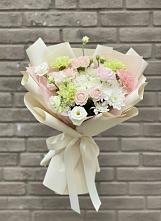 Букет цветов из:  Гвоздики, Розы, Лизиантусы и Хризантемы в Абрау-Дюрсо