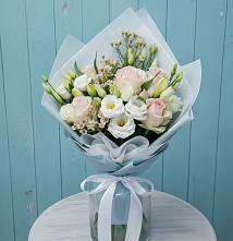 Букет цветов из:  Розы и Лизиантусы в Абрау-Дюрсо