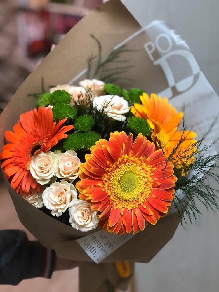 Букет цветов из: Герберы, Хризантемы и Розы в Абрау-Дюрсо