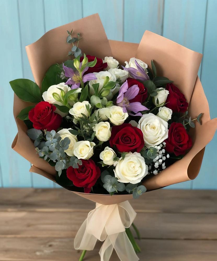 Букет цветов из: Розы и Альстромерии в Абрау-Дюрсо