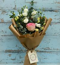 Букет цветов из:  Розы и Лизиантусы в Абрау-Дюрсо