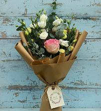 Букет цветов из:  Розы и Лизиантусы в Абрау-Дюрсо