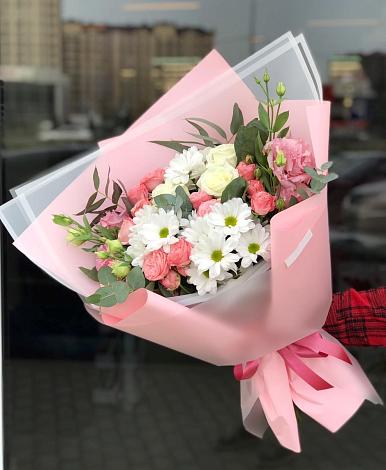 Букет цветов из: Розы, Лизиантусы и Хризантемы в Абрау-Дюрсо