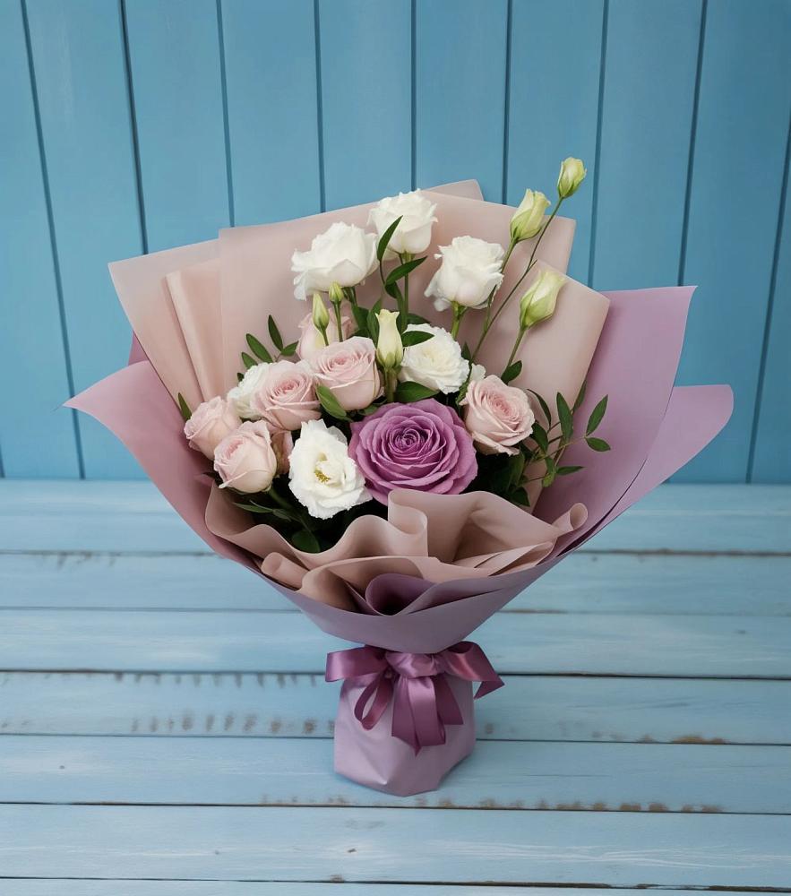 Букет цветов из: Розы и Лизиантусы в Абрау-Дюрсо